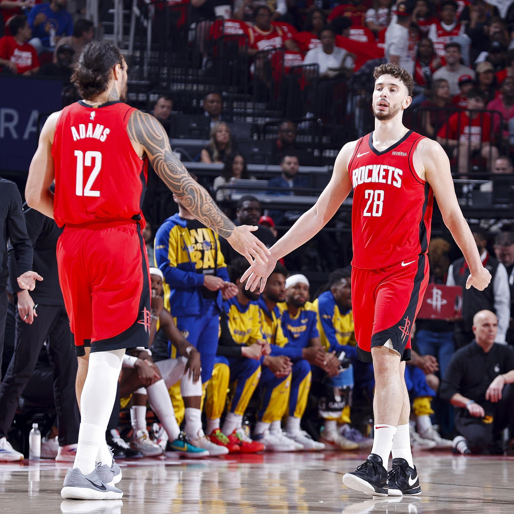 申京：亚当斯打替补一般来讲主力中锋不会开心 但我是个例外